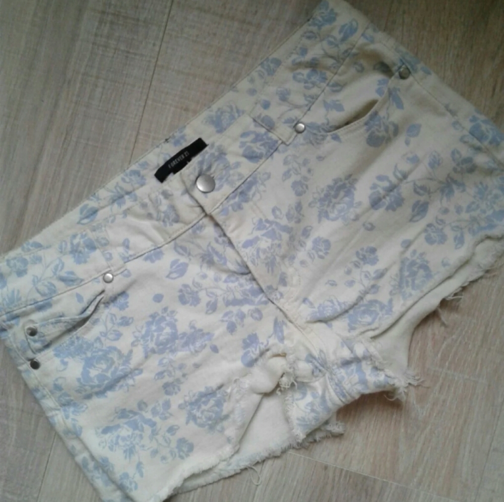 Forever 21 Cut off shorts